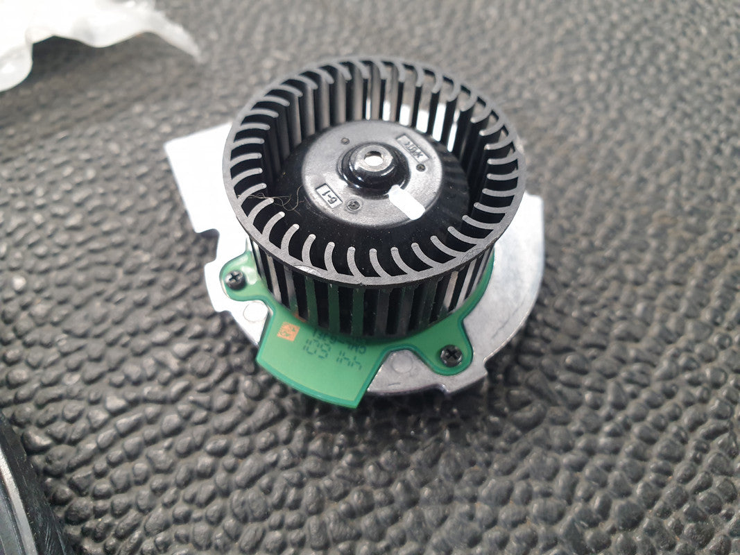 Mercedes-Benz C-Class W205, C180-C250 / C200 Right Headlight Fan