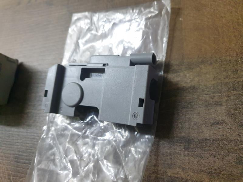 Original New Mercedes-Benz C-Class W205 Right Front Bonnet Lock Contact Switch