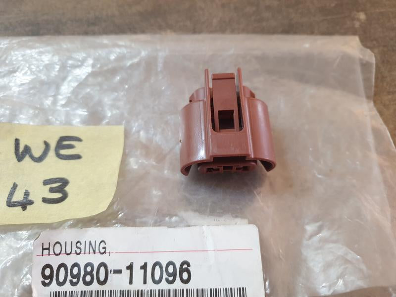 Original New Toyota Female Housing Plug Connector