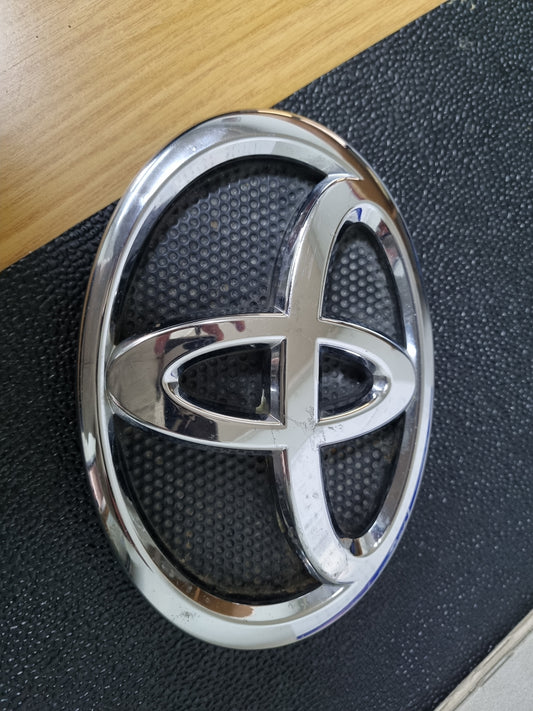 Toyota Hilux front badge